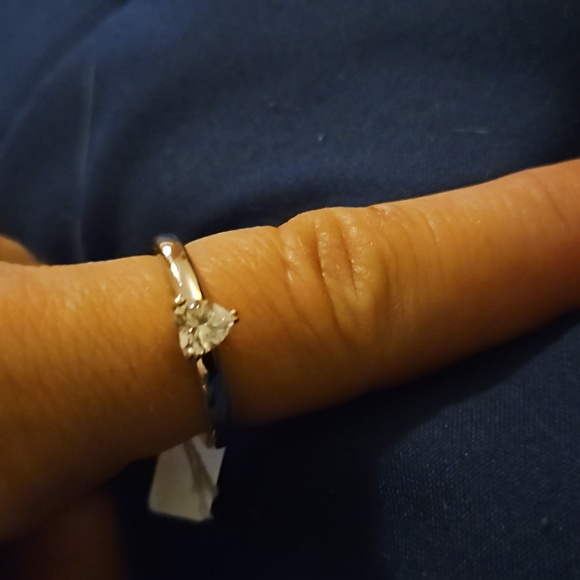 HEART SHAPED Platinum plated sterling ring with swarovski zirconia size 8 - Picture 3 of 3